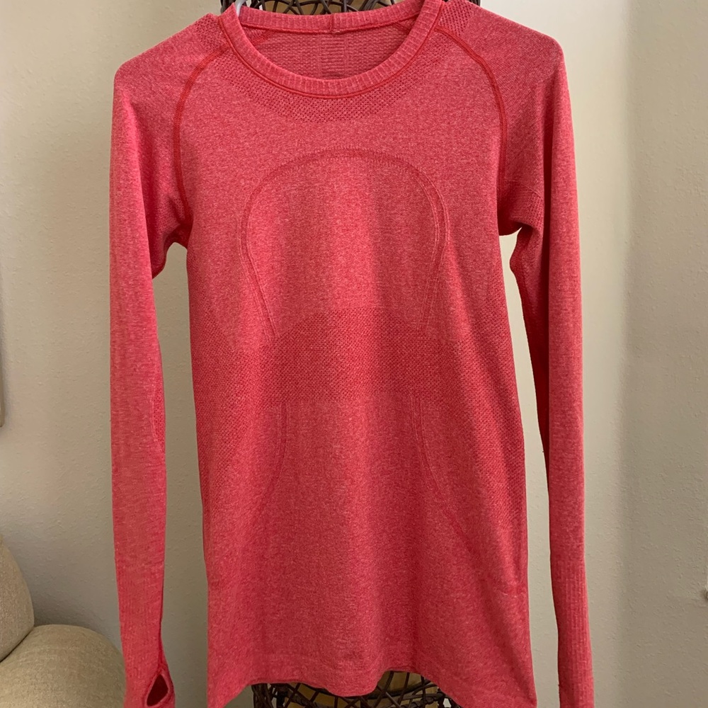 Lululemon red long sleeve swiftly tech